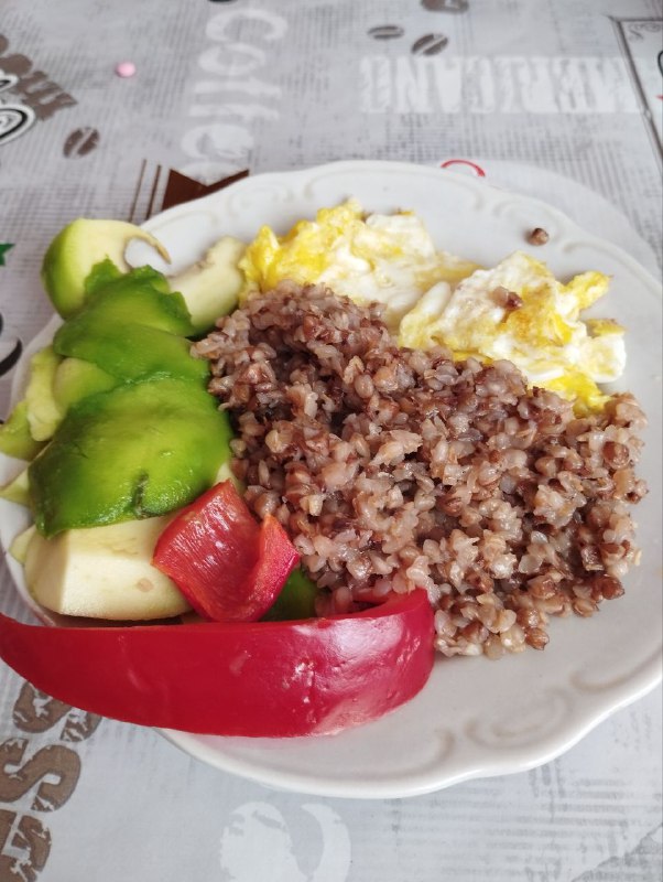 Scrambled Eggs With Brown Rice, Avocado, And Bell Peppers