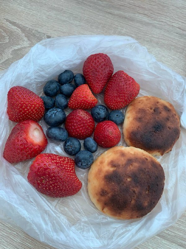 Сирники (cheese Pancakes) With Strawberries And Blueberries