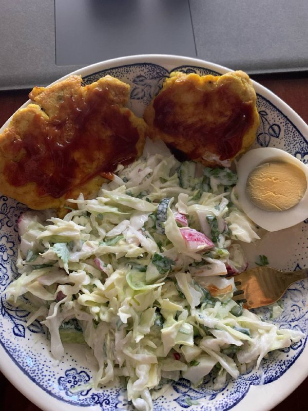 Barbecue Chicken With Coleslaw And Boiled Egg