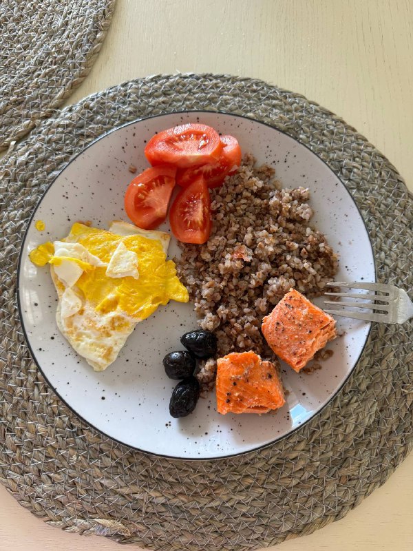 Buckwheat With Scrambled Eggs, Tomato, Salmon, And Olives