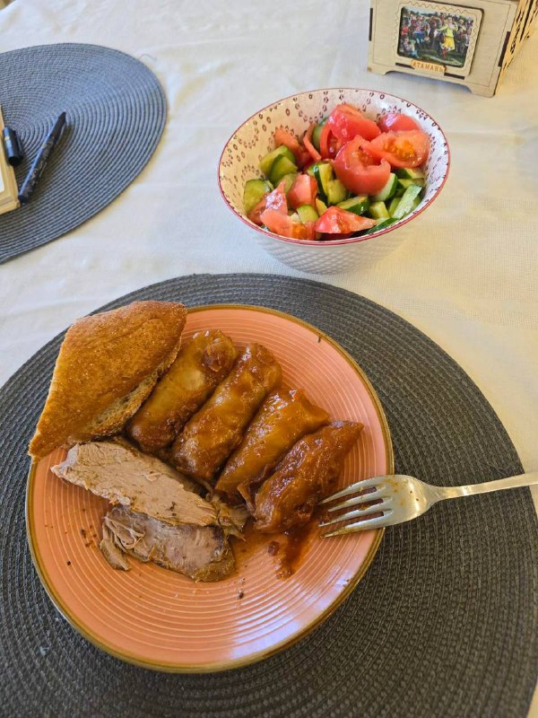 Roast Beef With Gravy, Served With A Side Salad And Bread