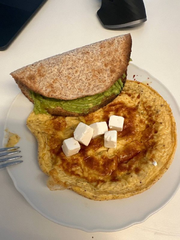 Avocado Sandwich With Cheese Omelette