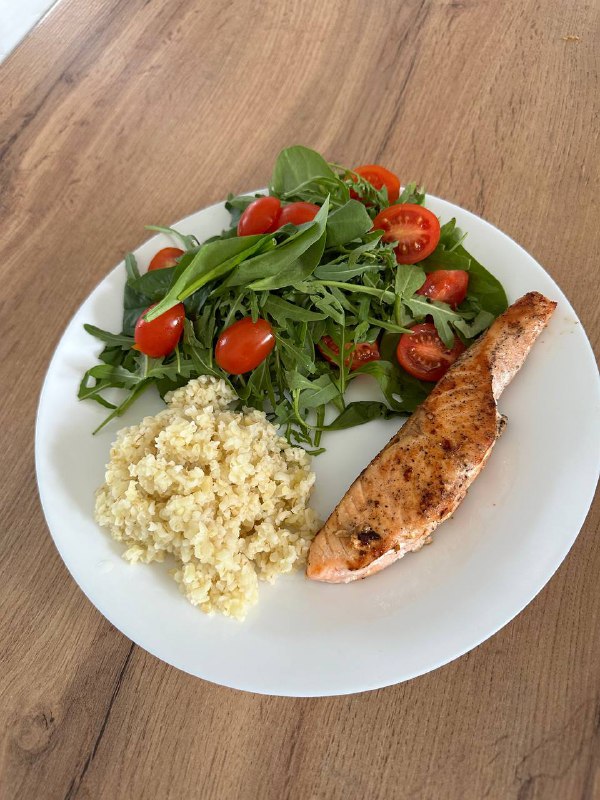 Grilled Salmon With Bulgur And Salad