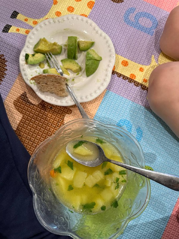 Vegetable Soup And Avocado With Bread