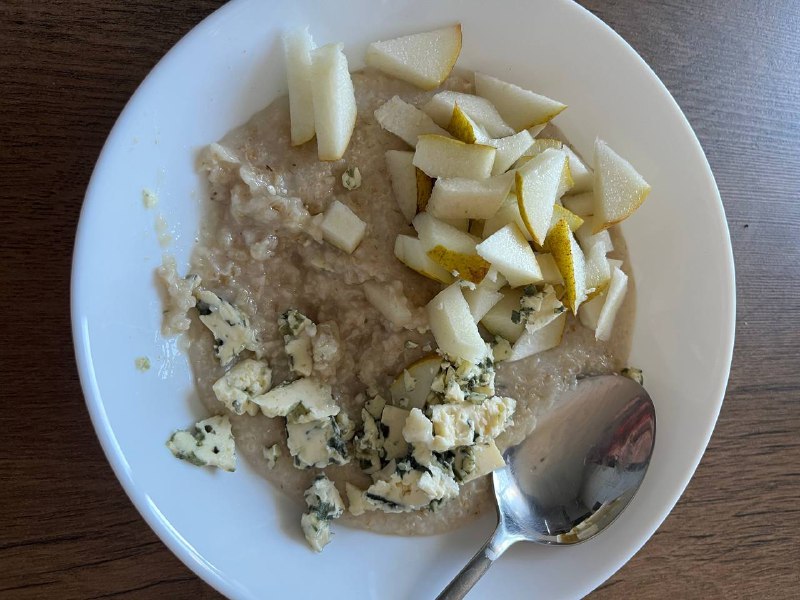 Pear And Cheese Oatmeal