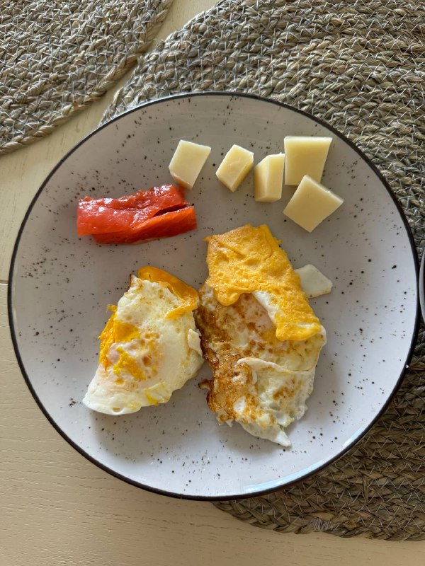 Fried Eggs With Cheese And Roasted Red Pepper
