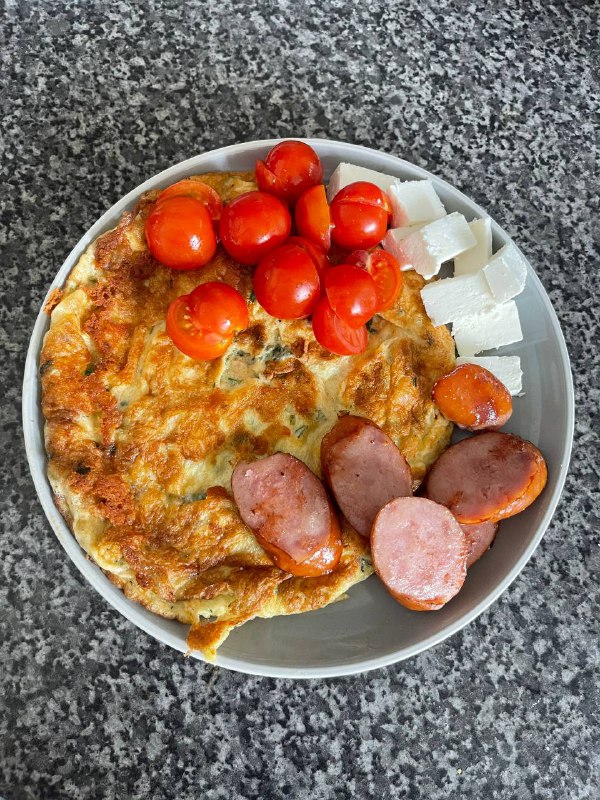 Omelette With Sausage, Tomatoes And Cheese