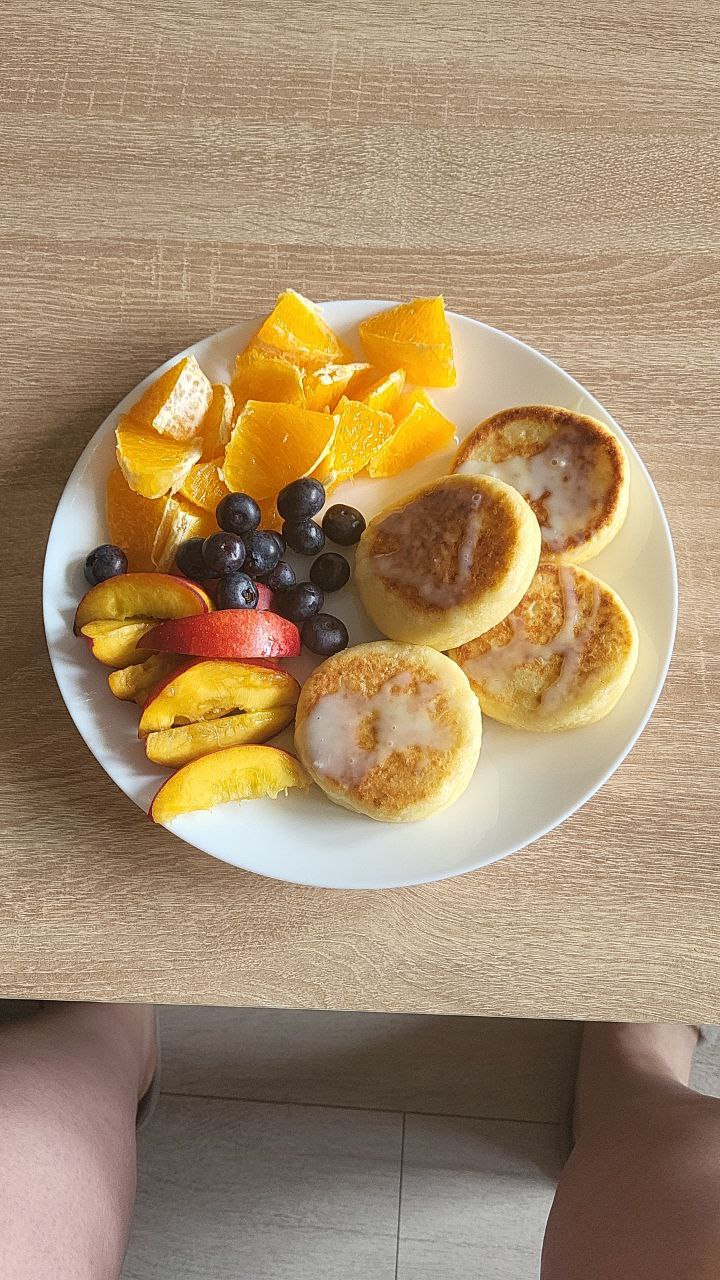 Cheese Pancakes With Fresh Fruit