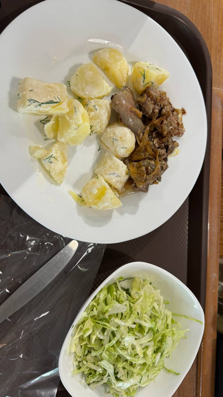 Картопля В Вершковому Соусі, Sautéed Liver With Onions, And Shredded Cabbage