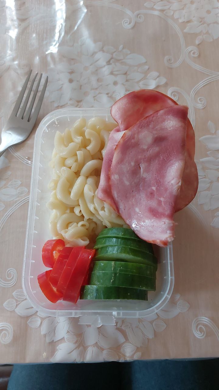 Ham And Macaroni Salad With Vegetables