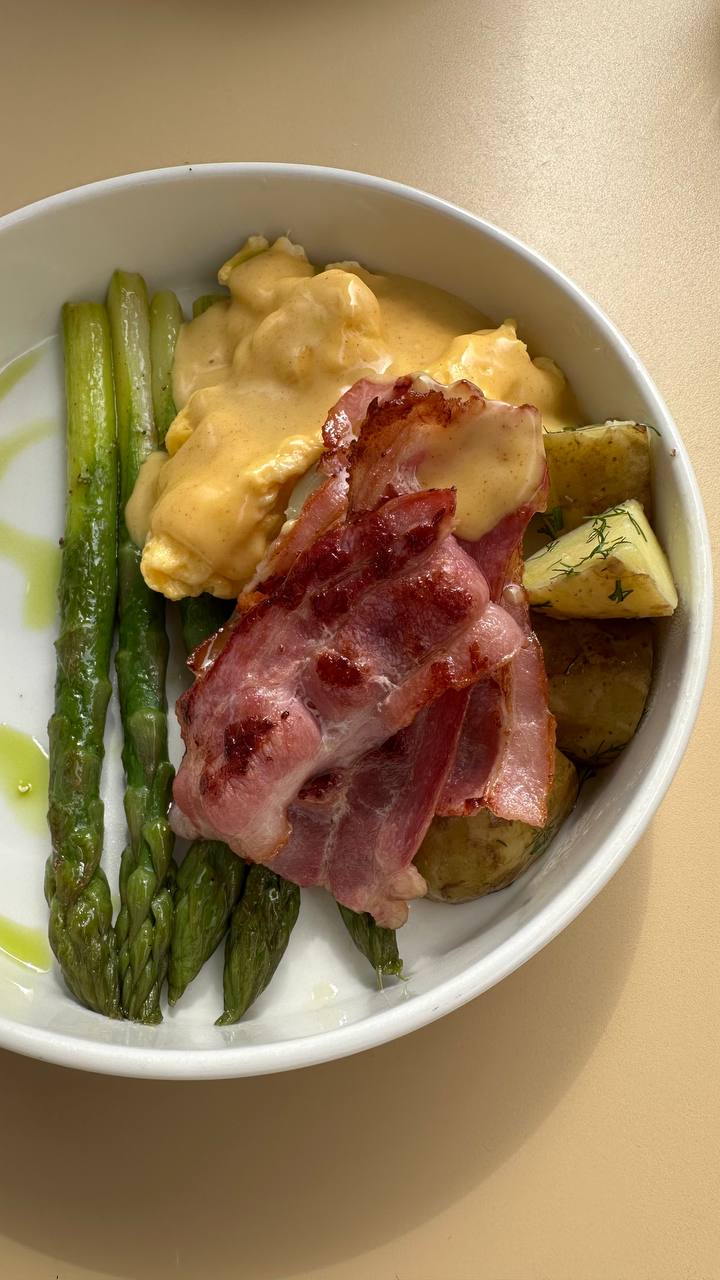 Scrambled Eggs With Bacon, Asparagus, And Potatoes