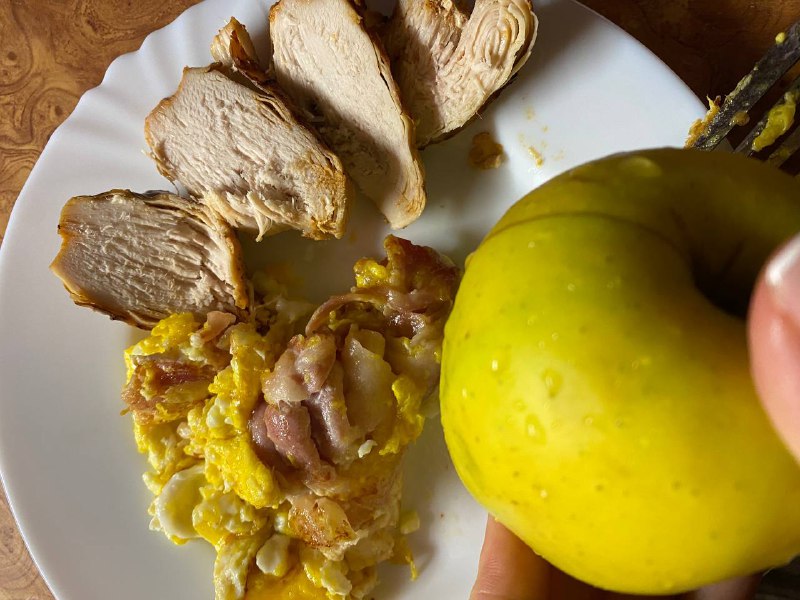 Scrambled Eggs With Chicken And Apple