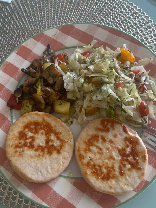 Vegetable Salad With Chicken Patties