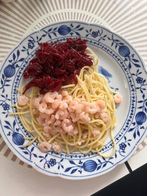 Spaghetti With Beetroot And Shrimp