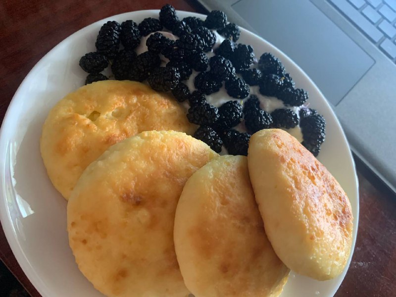 Cheese Pancakes With Blackberries
