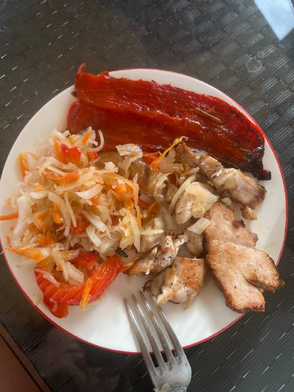 Grilled Chicken With Roasted Pepper And Coleslaw