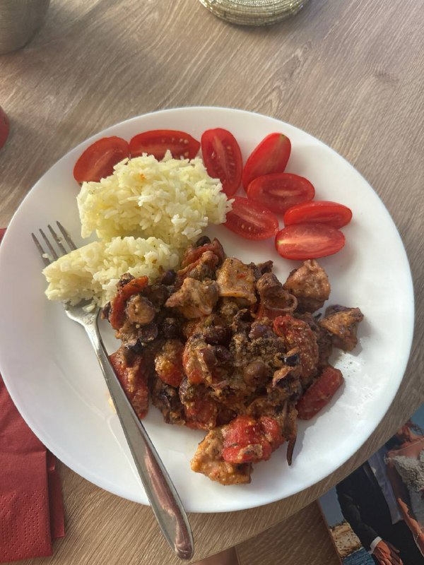 Chicken And Vegetables With Rice And Tomatoes