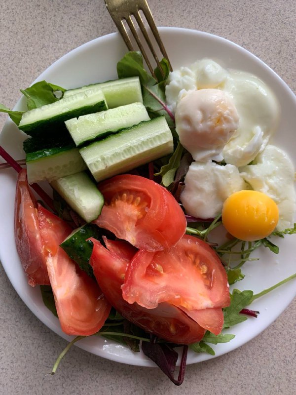 Poached Eggs With Tomato Cucumber Salad