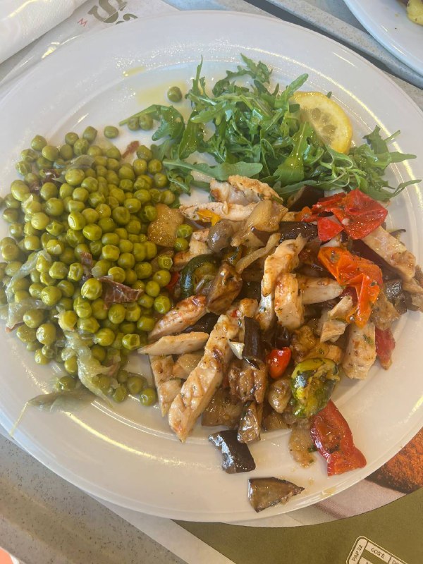 Grilled Chicken With Vegetables And Peas