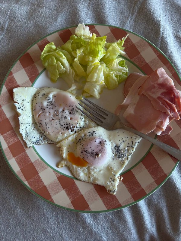 Fried Eggs With Ham And Lettuce
