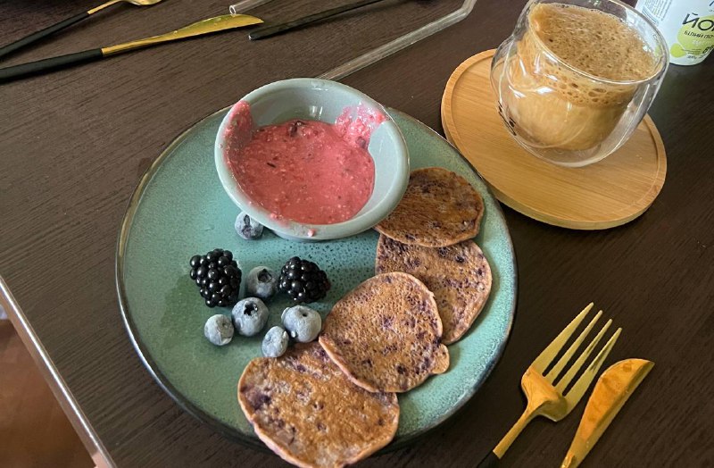 Berry Pancakes With Smoothie