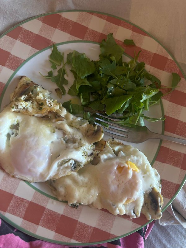 Яйца С Шампиньонами Луком Петрушкой И Пармезаном