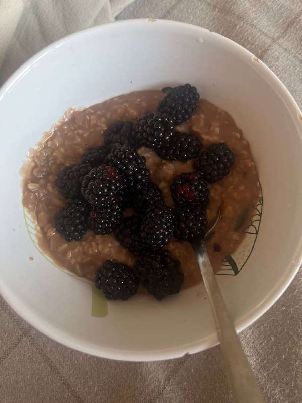 Oatmeal with Blackberries