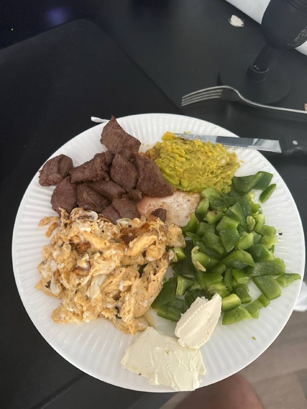 Mixed Plate With Beef, Scrambled Eggs, Bell Peppers, Avocado Mash, And Cheese