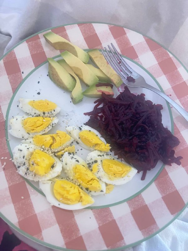 Hard-Boiled Eggs with Avocado and Beets