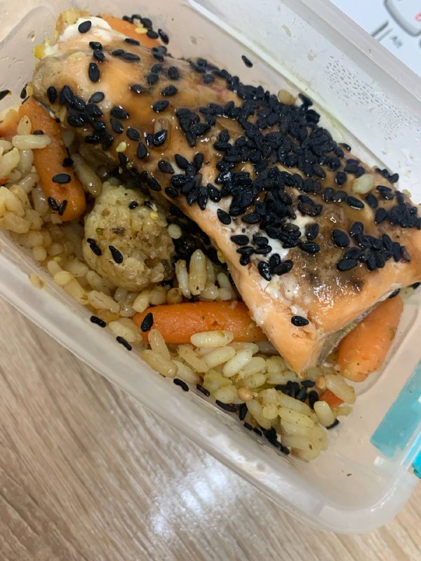 Salmon with rice and vegetables