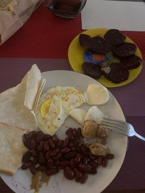 Mixed Plate with Fried Egg, Kidney Beans, and Beetroot