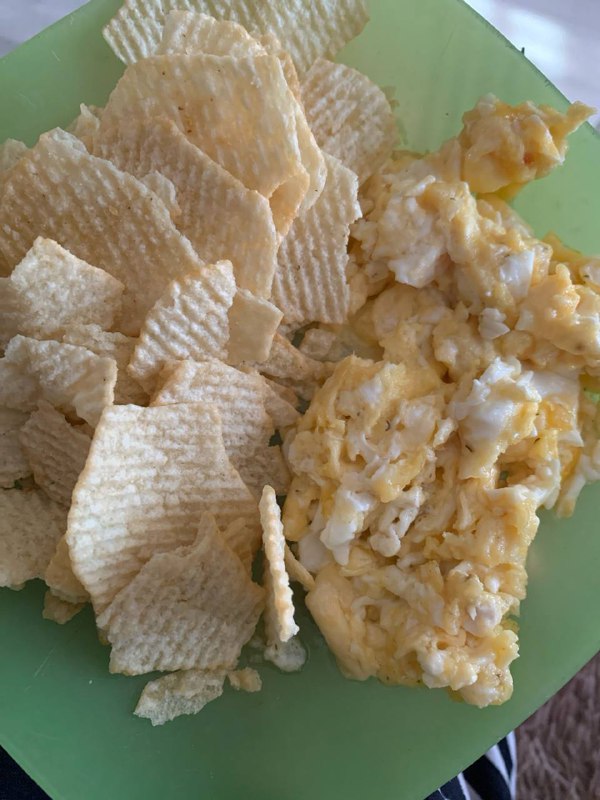 Scrambled Eggs with Potato Chips