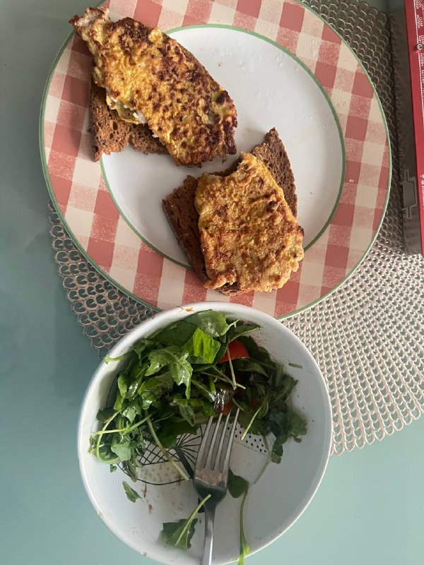 Отбивные On Rye Bread With Salad