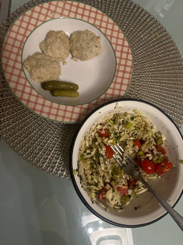 Chicken Patties With Pickles And Mixed Salad