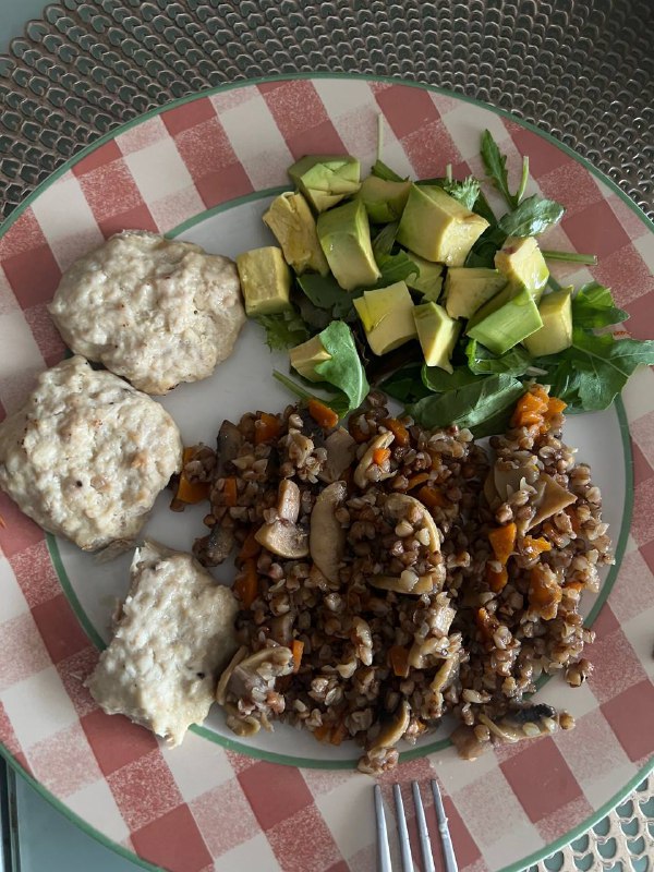 Mixed Plate with Chicken Patties, Buckwheat with Vegetables, and Avocado Salad