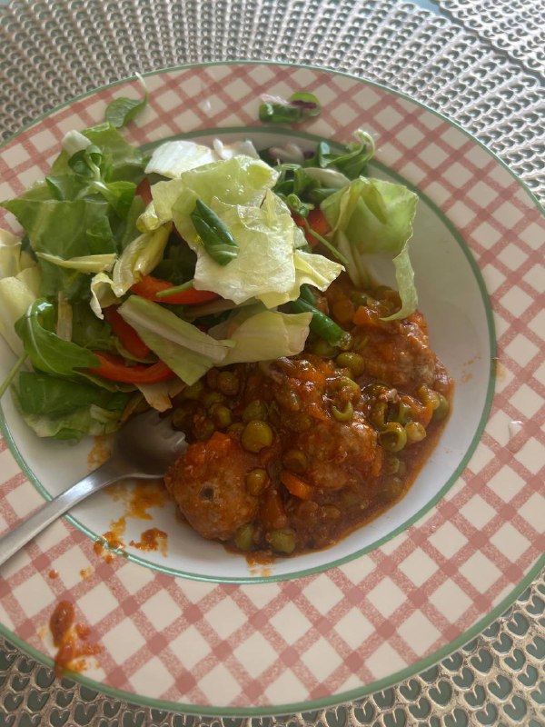 Meatballs with Peas and Salad