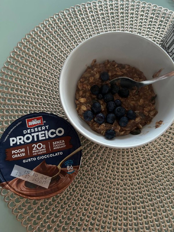 Chocolate Protein Dessert with Blueberries and Oats