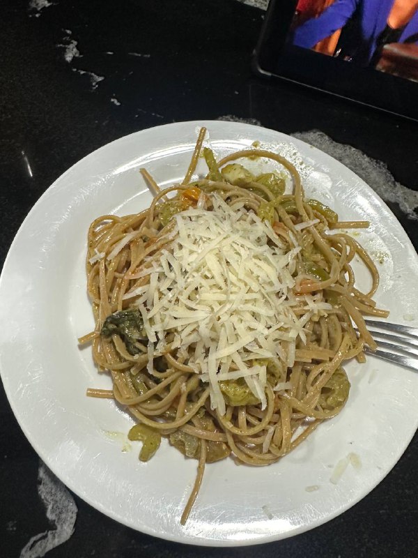 Spaghetti with Shredded Cheese and Vegetables