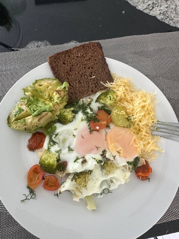 Avocado Toast with Eggs and Vegetables