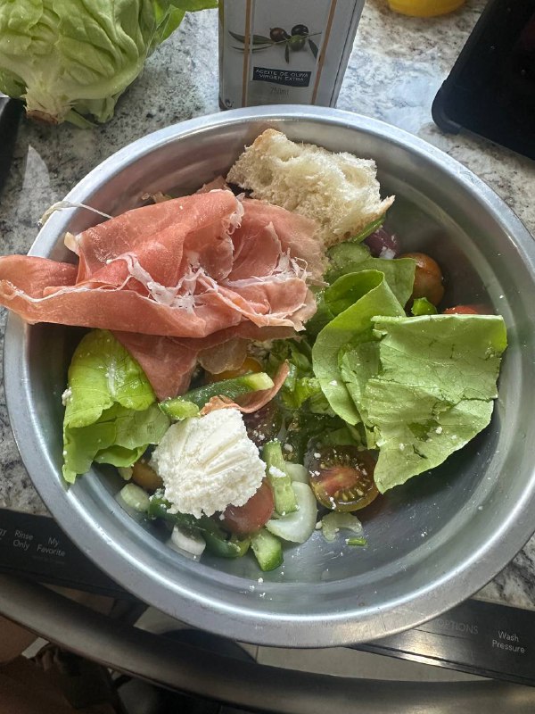 Salad With Prosciutto And Ricotta