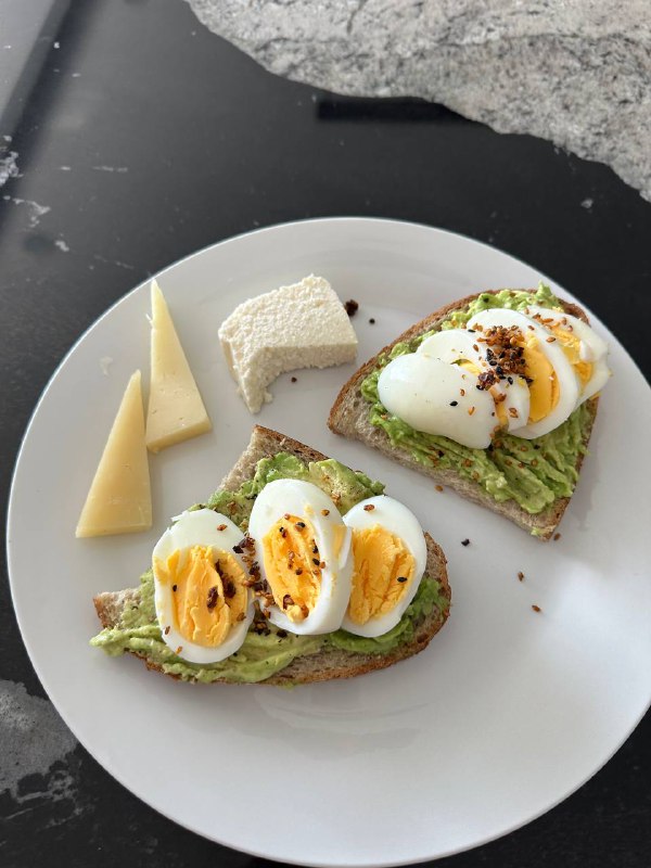 Avocado Toast With Eggs