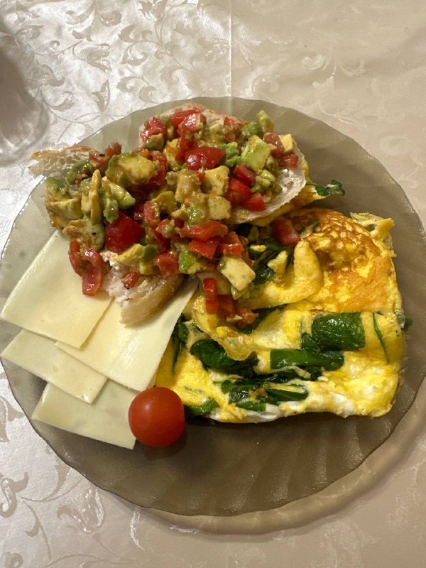 Spinach Omelette With Avocado Salsa And Cheese