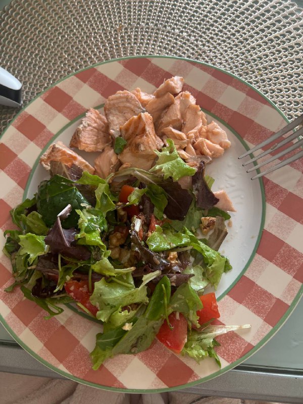 Grilled Salmon With Mixed Salad