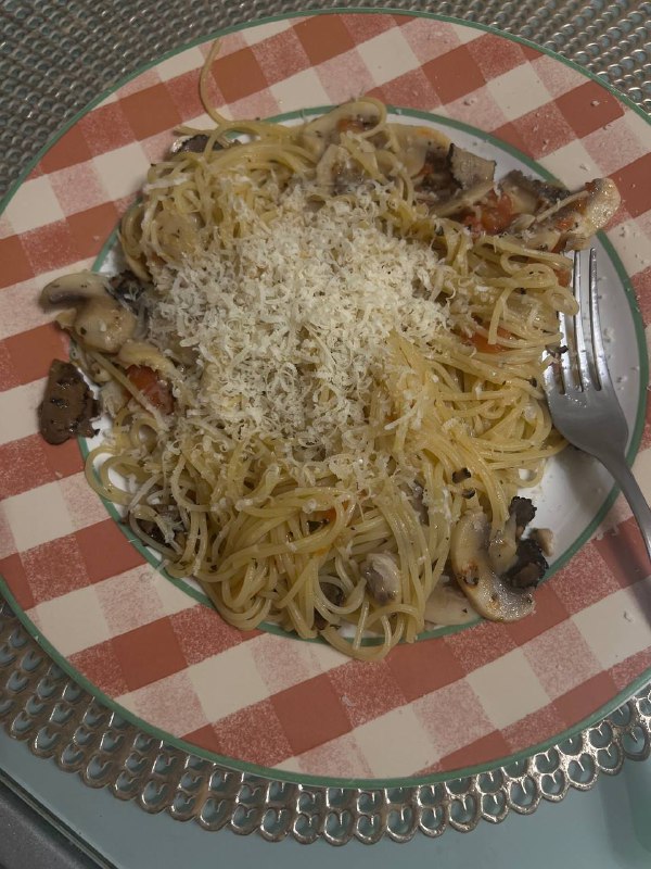 Spaghetti With Mushrooms And Cheese