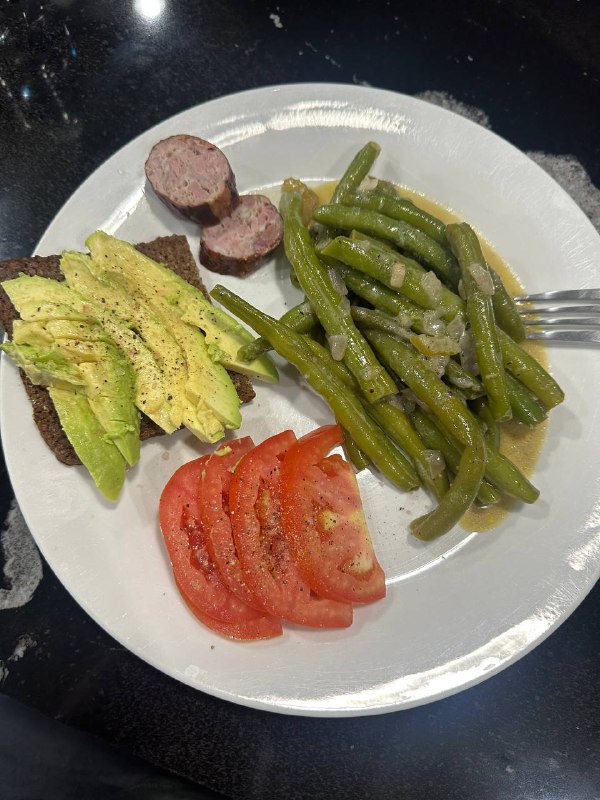 Avocado Toast With Sausage, Green Beans, And Tomatoes