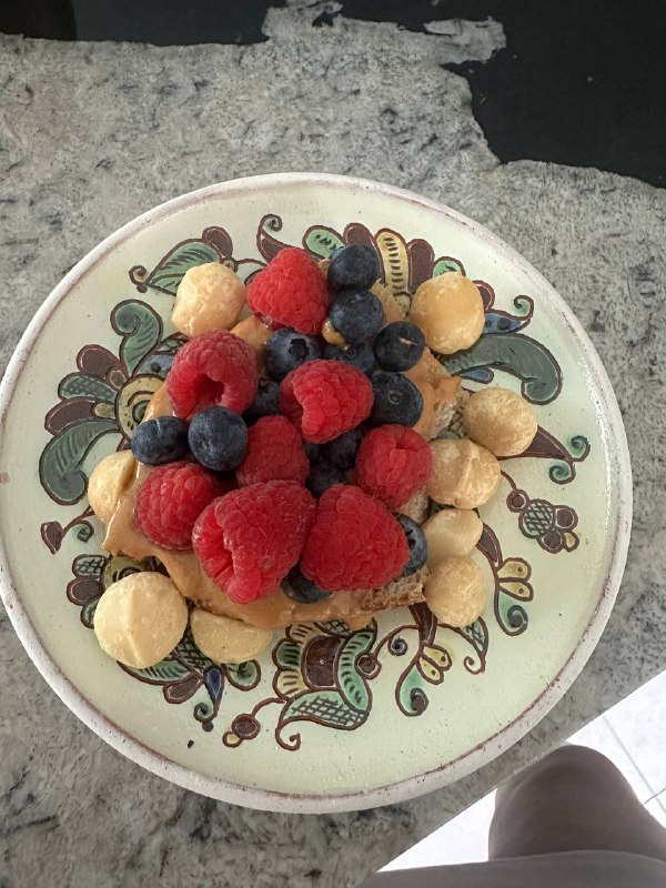 Bread With Peanut Butter And Berries